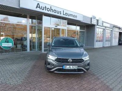 Gebraucht VW T-Roc Cabriolet Life 150 PS (110 kW) 2025 Indiumgrau metallic SUV