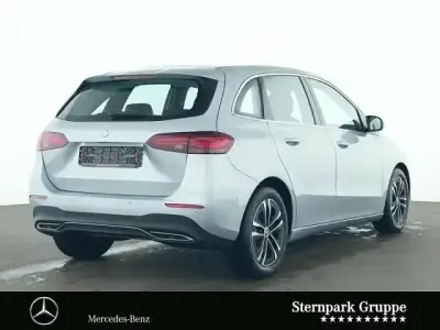 Gebraucht Mercedes B200 Progressive 163 PS (119 kW) 2024 Silber Kleinwagen