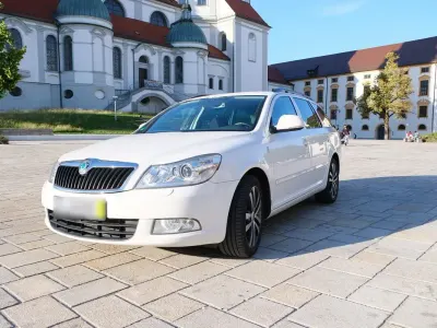 Gebraucht Skoda Octavia Ambition 105 PS (77 kW) 2013 Weiß Kombi