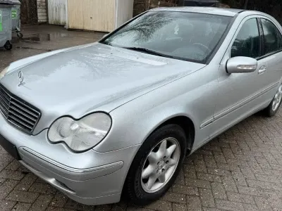 Gebraucht Mercedes C220 140 PS (102 kW) 2002 Silber Limousine