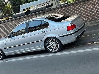 BMW 323