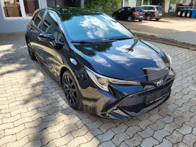 Gebraucht Toyota Corolla Hybrid Club 122 PS (89 kW) 2019 Black mica / ink Kleinwagen