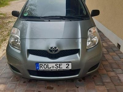 Usata Toyota Yaris Cool 69 CV (50 kW) 2009 Grigio Utilitaria