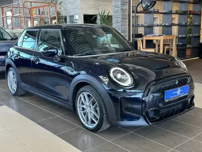 Używany Mini Cooper S Classic 178 KM (130 kW) 2022 Czarny Hatchback