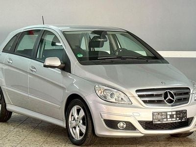 Gebraucht Mercedes B180 109 PS (80 kW) 2011 Silber Van / Kleinbus