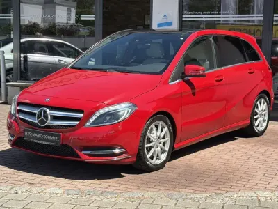 Gebraucht Mercedes B220 Sport 184 PS (135 kW) 2013 Rot Van / Kleinbus