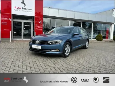 Gebraucht VW Passat Comfortline 190 PS (139 kW) 2018 Harvard blue metallic Kombi