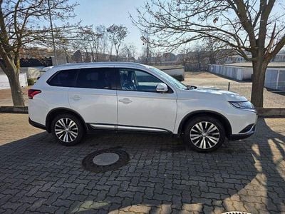 Gebraucht Mitsubishi Outlander 167 PS (122 kW) 2021 Weiß SUV