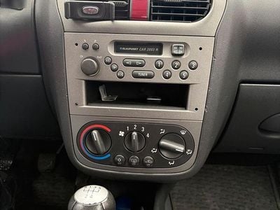 Gebraucht Opel Corsa 75 PS (55 kW) 2003 Silber Kleinwagen