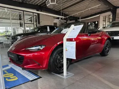 Neu Mazda MX5 Homura-Line 132 PS (97 kW) 2026 Soul red crystal m Cabrio