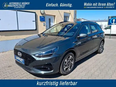Neu Hyundai i30 GO! 150 PS (110 kW) 2026 Cypress green (perleffekt) Limousine
