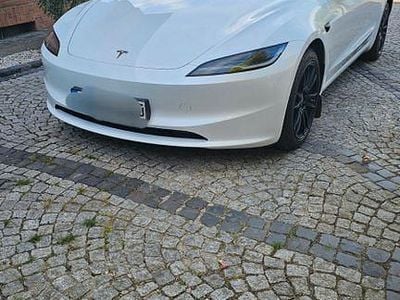 Begagnad Tesla Model 3 RWD 208 kW (283 HK) 2025 Vit Sedan