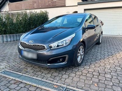Gebraucht Kia Ceed DREAM-TEAM Edition 99 PS (72 kW) 2018 Grau Kleinwagen