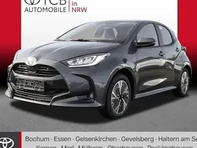Neu Toyota Yaris Hybrid 116 PS (85 kW) 2025 Grau Limousine