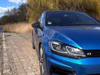 Second-hand VW Golf VII R 350 CP (257 kW) 2017 Albastru Berlinǎ