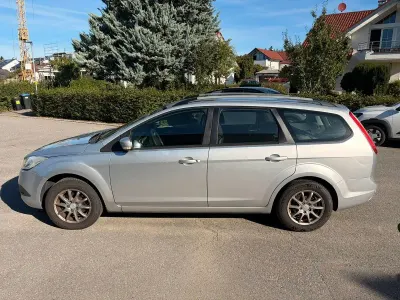 Gebraucht Ford Focus 101 PS (74 kW) 2010 Grau Kombi