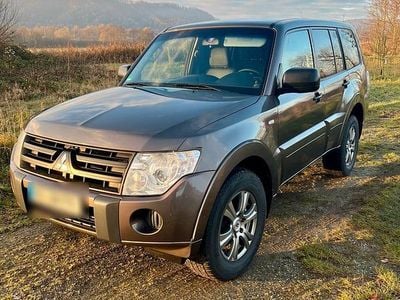 Braun Gebraucht 2010 Mitsubishi Pajero SUV | 13.900 €