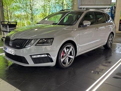 Grau Gebraucht 2017 Skoda Octavia RS Kombi | 18.200 € (Fairer Preis)