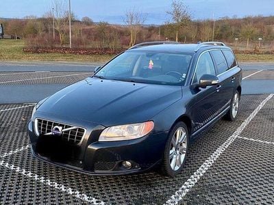 Grau Gebraucht 2010 Volvo V70 Summum Kombi | 6.000 € (Teuer)