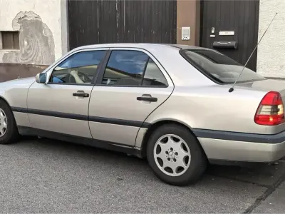 Gebraucht Mercedes C200 136 PS (100 kW) 1996 Gold Limousine