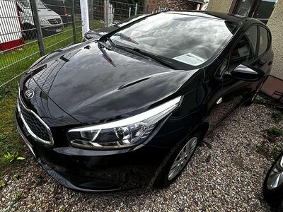 Gebraucht Kia Ceed Edition 7 101 PS (74 kW) 2012 (1k) black pearl (metallic) Kleinwagen