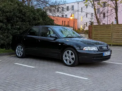 Używany Audi S4 269 KM (197 kW) 1999 Czarny Sedan/Limuzyna