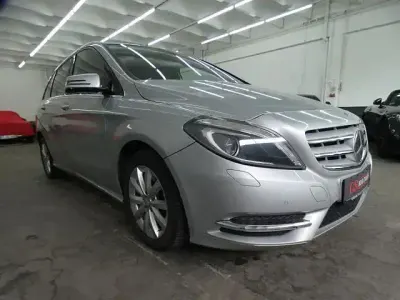 Gebraucht Mercedes B200 136 PS (100 kW) 2012 Silber Kleinwagen