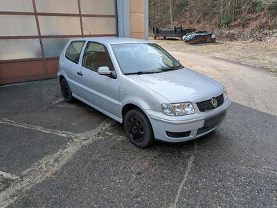 Gebraucht VW Polo 50 PS (36 kW) 2000 Silber Kleinwagen