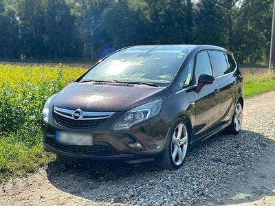 Braun Gebraucht 2014 Opel Zafira Tourer Van / Kleinbus | 6.500 € (Fairer Preis)