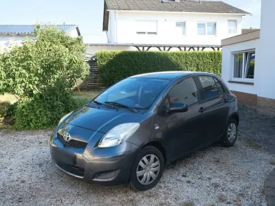 Gebraucht Toyota Yaris 69 PS (50 kW) 2009 Grau Kleinwagen