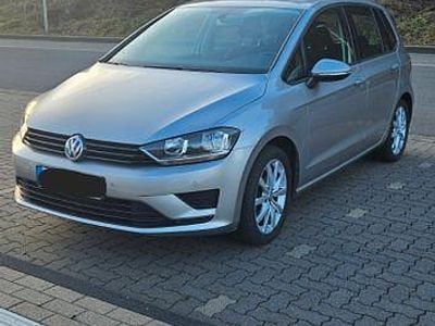 Grau Gebraucht 2015 VW Golf Sportsvan Trendline Van / Kleinbus | 8.199 € (Guter Preis)
