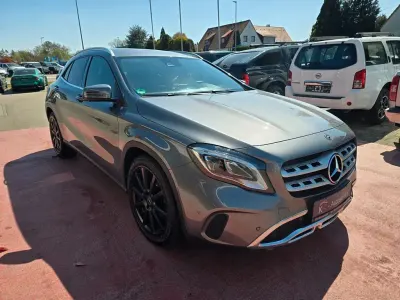Begagnad Mercedes GLA180 Urban 132 HK (97 kW) 2018 Grå SUV