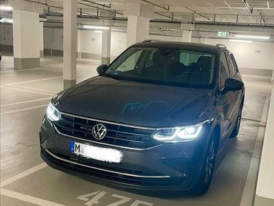 Grau Gebraucht 2023 VW Tiguan Move SUV | 28.999 € (Guter Preis)