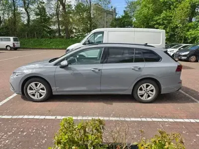 Käytetty VW Golf VIII 150 HP (110 kW) 2021 Harmaa Farmari