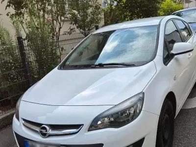 Gebraucht Opel Astra 85 PS (62 kW) 2013 Weiß Limousine