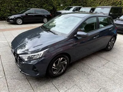 Gebraucht Hyundai i20 Trend 101 PS (74 kW) 2023 Grau Kleinwagen