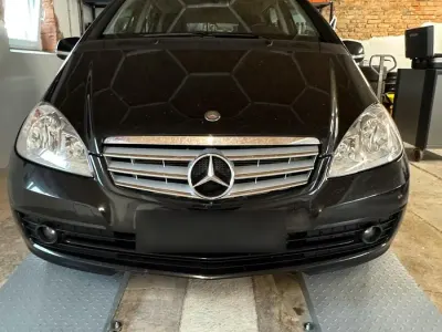 Używany Mercedes A180 115 KM (84 kW) 2010 Czarny Sedan/Limuzyna