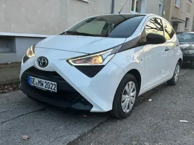 Używany Toyota Aygo Team 72 KM (52 kW) 2021 Biały Hatchback