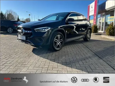 Gebraucht Mercedes GLA250 Progressive 218 PS (160 kW) 2021 Kosmosblack  met. SUV