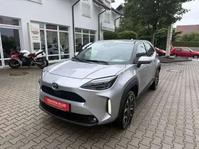 Gebraucht Toyota Yaris Cross 116 PS (85 kW) 2023 Silber SUV