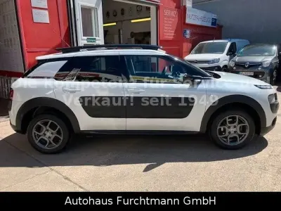 Gebraucht Citroën C4 Shine 82 PS (60 kW) 2017 Perle perlmutt weiss metal Limousine
