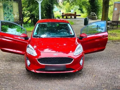 Gebraucht Ford Fiesta Cool & Connect 70 PS (51 kW) 2017 Rot Kleinwagen