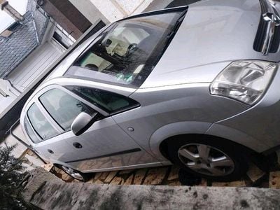 Grau Gebraucht 2004 Opel Meriva Cosmo Van / Kleinbus | 990 € (Guter Preis)