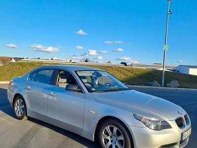 Second-hand BMW 523 177 CP (130 kW) 2005 Argintiu Berlinǎ