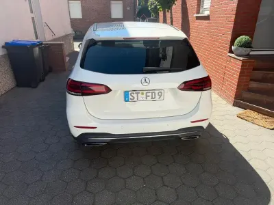 Gebraucht Mercedes B200 150 PS (110 kW) 2020 Weiß Van / Kleinbus