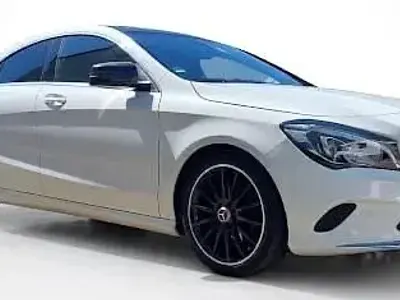 Gebraucht Mercedes CLA180 122 PS (89 kW) 2016 Weiß Coupé