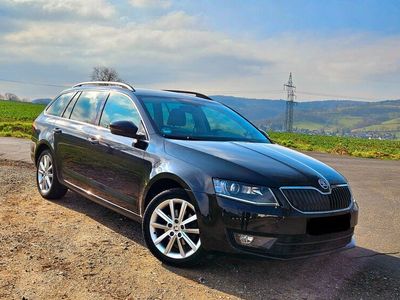 gebraucht Skoda Octavia 1.4 TSI DSG / Navi / Bi-Xenon / SHZ