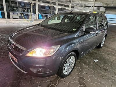 Grau Gebraucht 2009 Ford Focus Kombi | 3.500 €