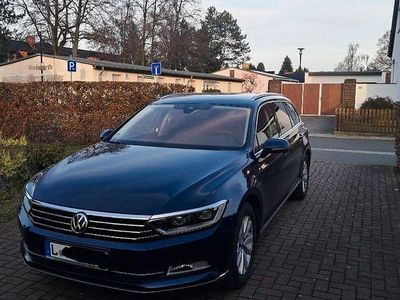 Gebraucht VW Passat Highline 150 PS (110 kW) 2019 Blau Kombi