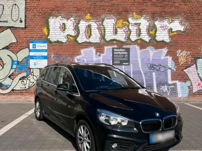Gebraucht BMW 218 Gran Tourer 140 PS (102 kW) 2016 Schwarz Van / Kleinbus